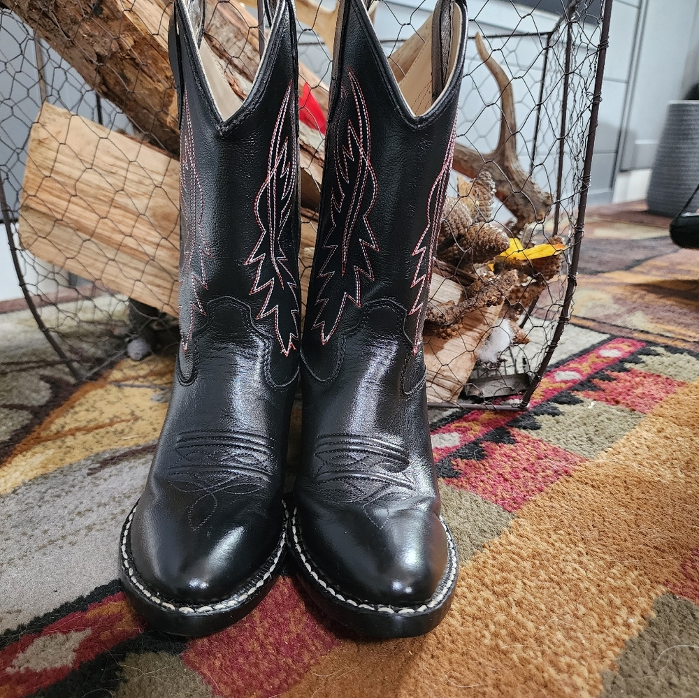 Black Western Boys Cody James Cowboy Boots with Red Stitching - Picture 3 of 9